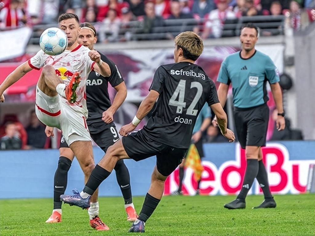 德甲1比0爆大冷！美因茨主场不败金身告破，弗赖堡门神一战封神！